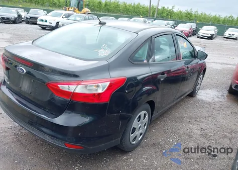 2014 Ford Focus S из США, поврежденный, VIN 1FADP3E20EL319869